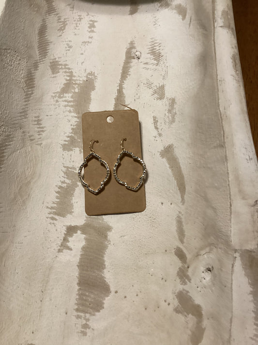 Quatrefoil drop rhinestone gold